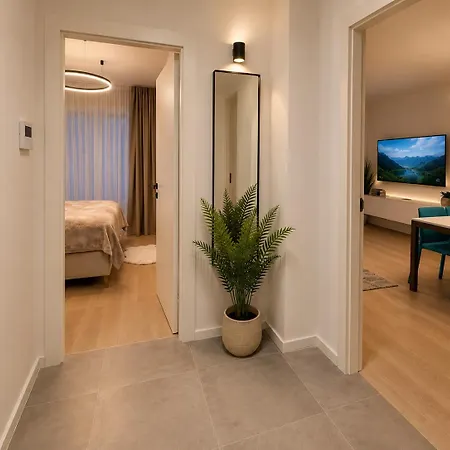 Hugo Luxury - New With Garden & Parking *