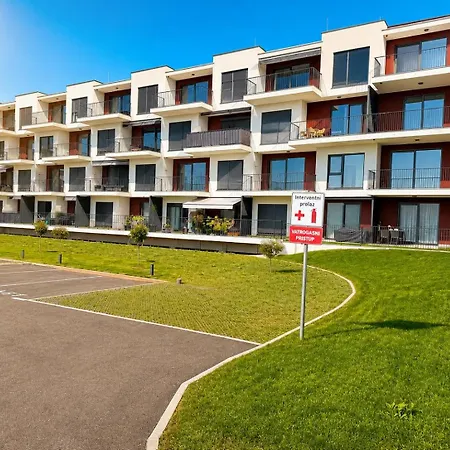 Lejlighed Hugo Luxury - New With Garden & Parking *